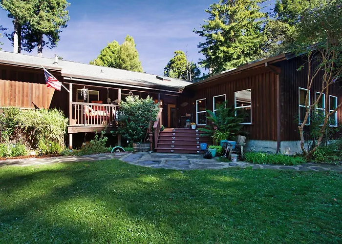 Tree-Lined Home With Hot Tub Firepit & Large Yard